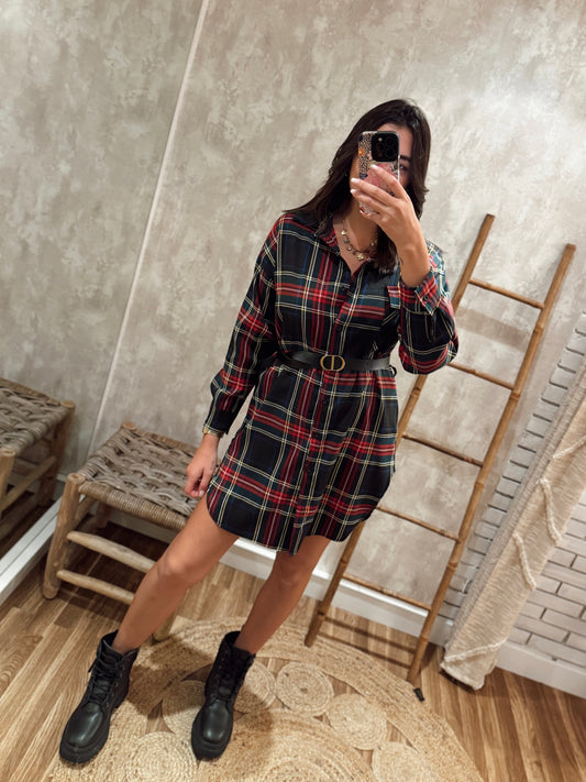 Vestido camiseiro com padrão tartan e cinto